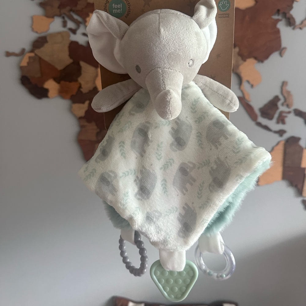 DreamGro Gray Elephant Baby Lovey Activity Rattle Blanket New with Tags